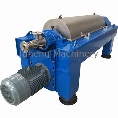 comprar Three Phase Horizontal Decanter Centrifuge for Oil Sludge Water Separation with 22/5.5 kw Motor Power and 3200r/min Speed online manufacture